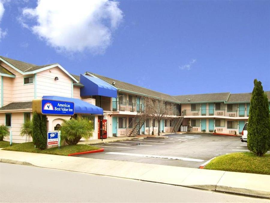 Starlight Inn Niantic Exterior photo